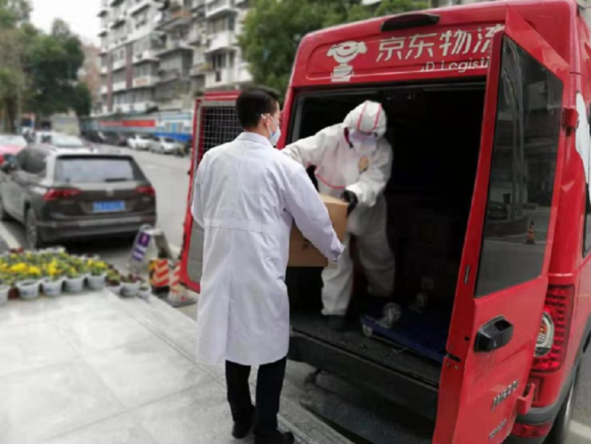 京東為抗疫一線(xiàn)運(yùn)送物資