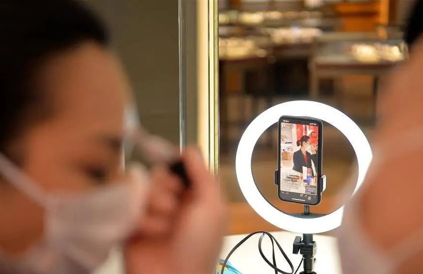 &ldquo;持證上崗&rdquo;新規(guī)落地 規(guī)范專(zhuān)業(yè)類(lèi)網(wǎng)絡(luò)直播