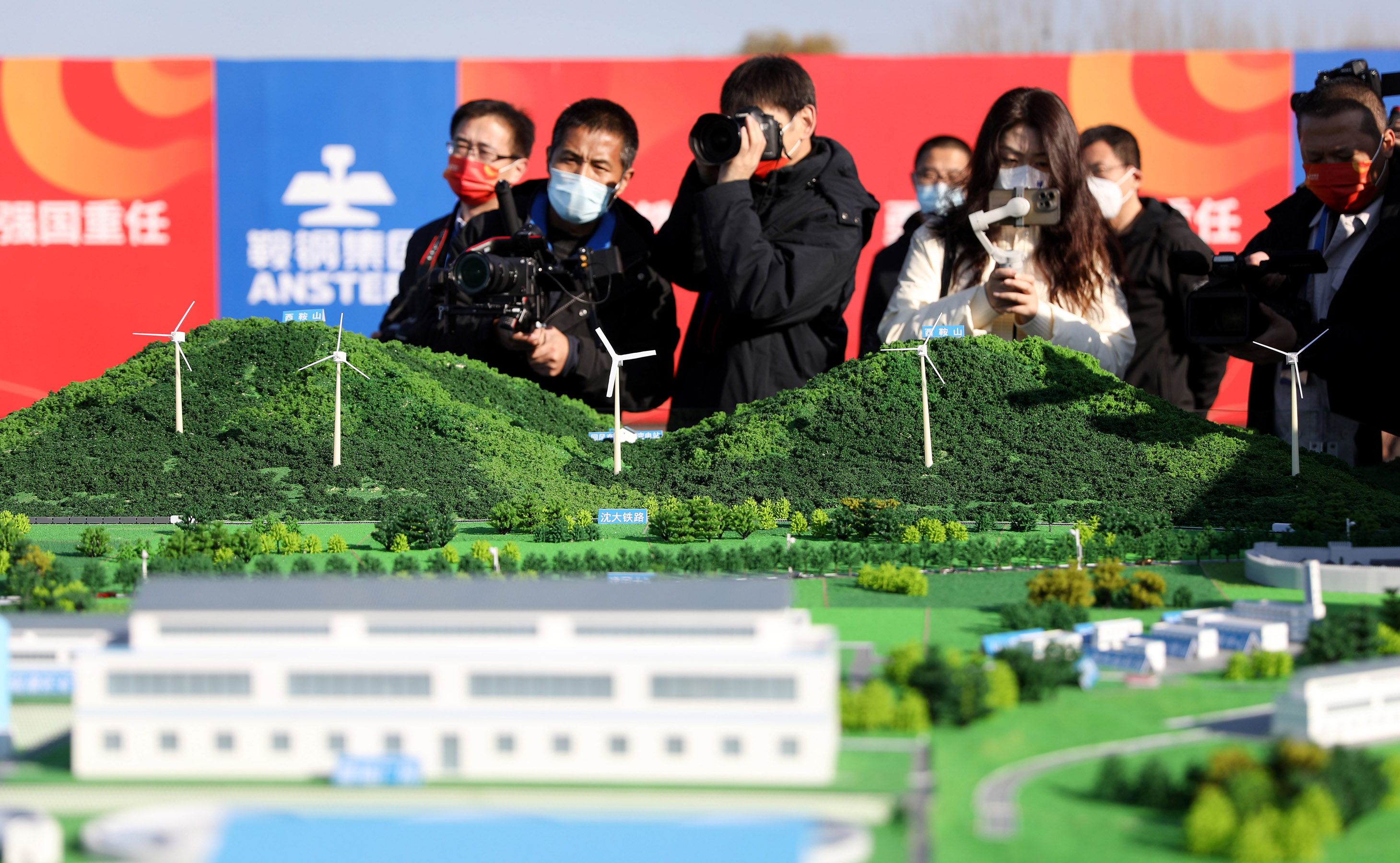 將&ldquo;鋼鐵糧食&rdquo;抓在自己手中 一批自有礦山加快上馬 鐵礦項(xiàng)目建設(shè)回暖　增產(chǎn)還須提&ldquo;質(zhì)&rdquo;