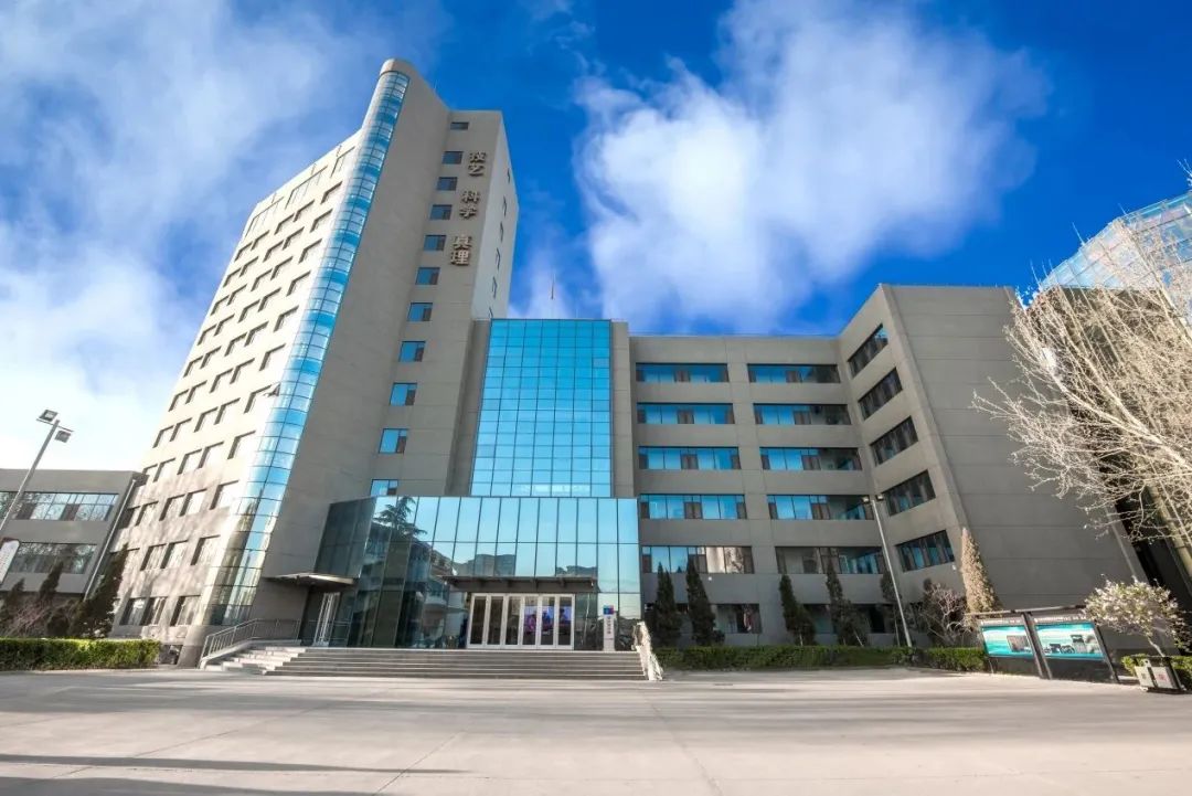 &ldquo;軌道&rdquo;修在學(xué)校，&ldquo;火車&rdquo;開進(jìn)教室，這所&ldquo;鐵院&rdquo;氛圍感拉滿&hellip;&hellip;