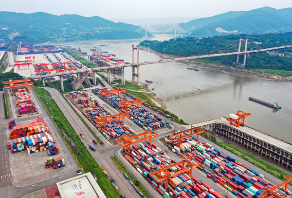 從&ldquo;散雜貨碼頭&rdquo;到&ldquo;世界中轉(zhuǎn)站&rdquo;&mdash;&mdash;一個(gè)&ldquo;內(nèi)河港&rdquo;的十年巨變