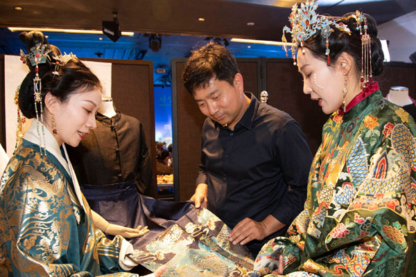 城市解碼｜以漢服&ldquo;破圈&rdquo;帶動經(jīng)濟&ldquo;擴圈&rdquo;