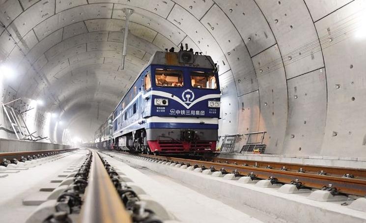 百年&ldquo;筑夢(mèng)&rdquo;　京張高鐵實(shí)現(xiàn)全線軌道貫通